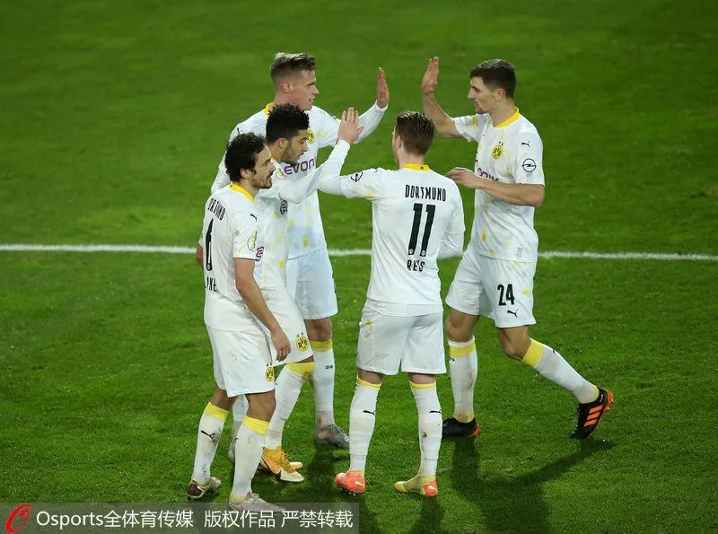 成都蓉城训练开放日，集结日扳平良机引欢呼，德国杯在即，更衣室氛围转暖